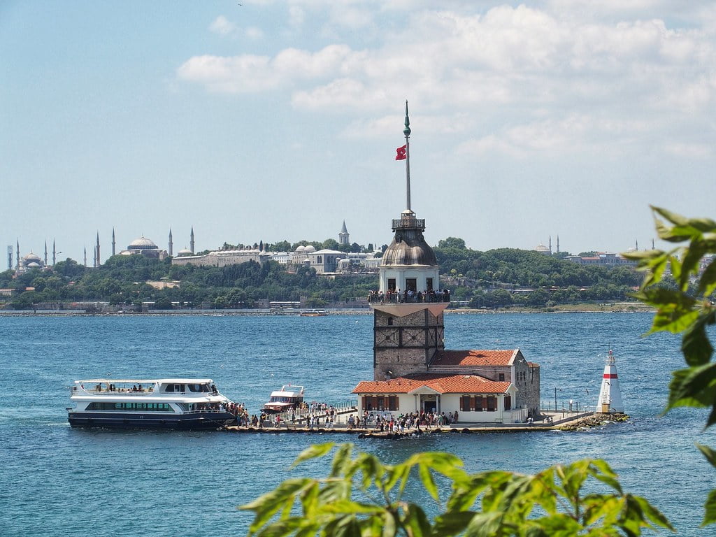 Прогулка на яхте по Босфору в Стамбуле Развлечение