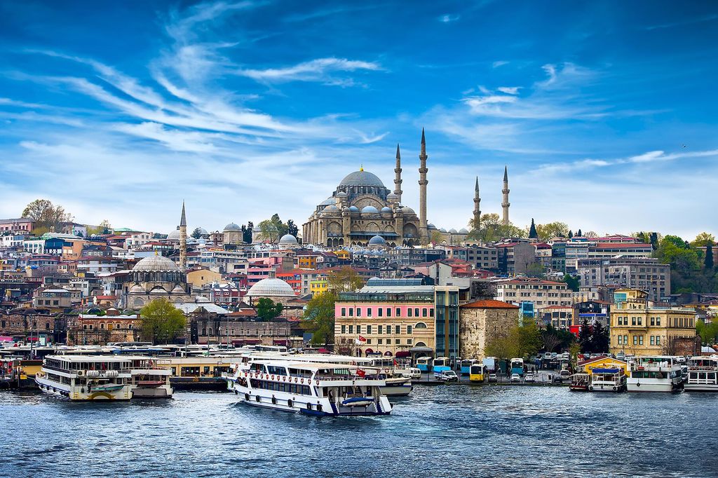 Прогулка на яхте по Босфору в Стамбуле море