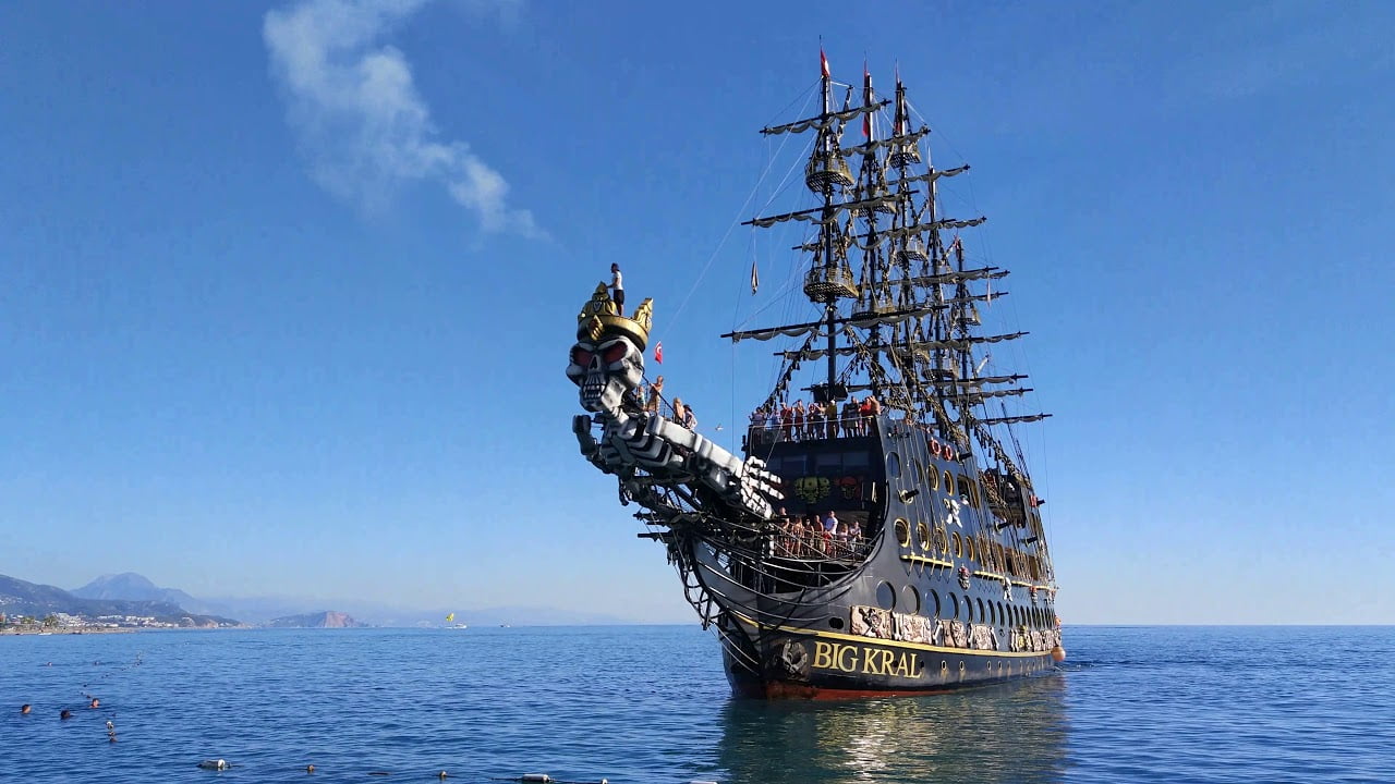 Прогулка на пиратской яхте Big Kral в Сиде цены на туры
