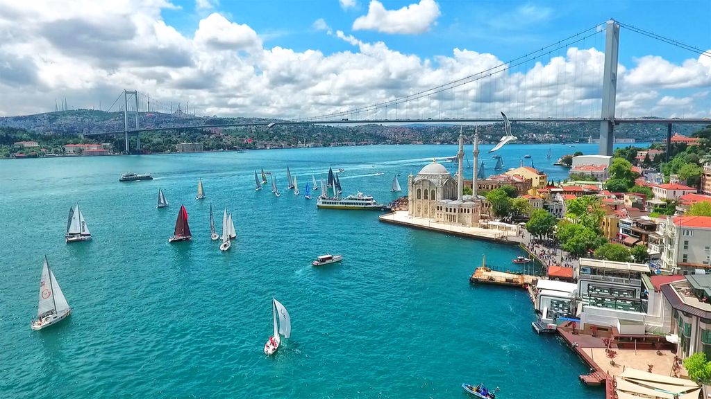Прогулка на яхте по Босфору в Стамбуле