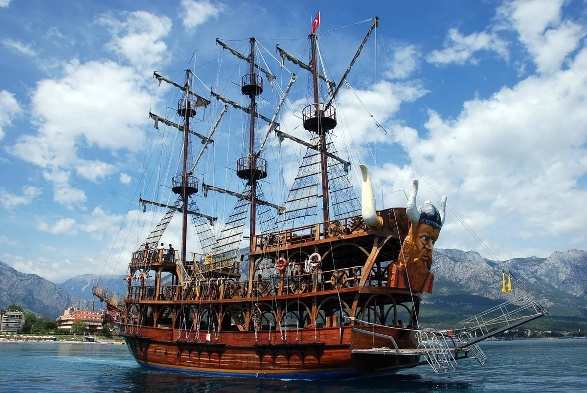 Пиратский корабль в Кемере Воздушный шар