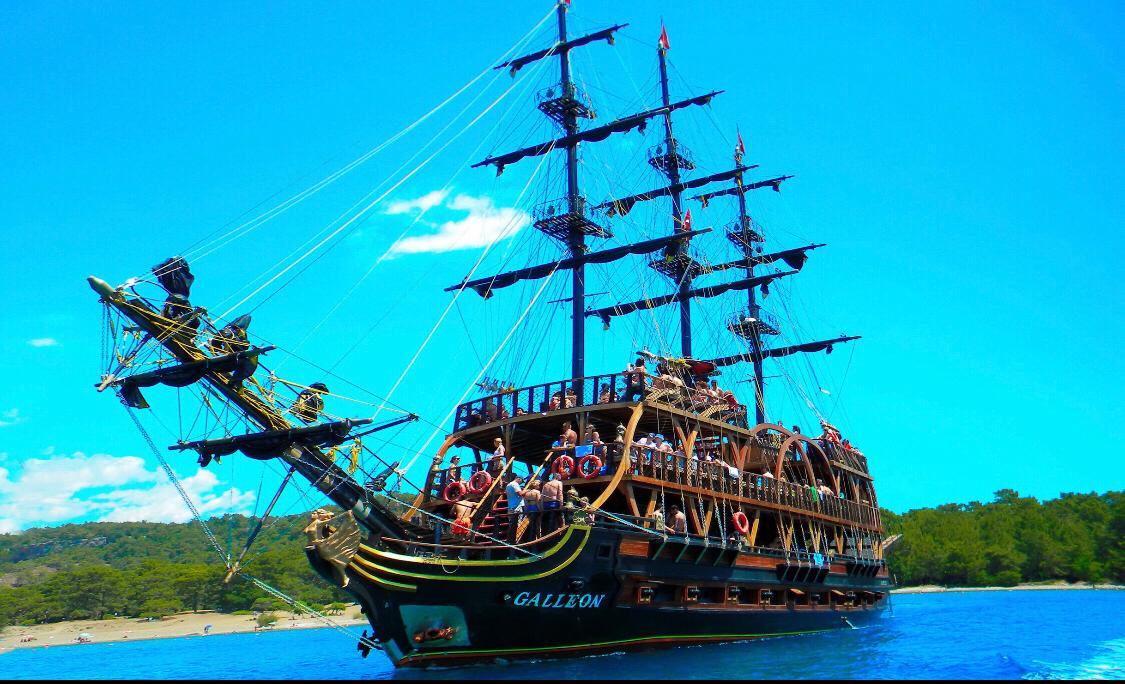 Пиратский корабль в Кемере Парашют