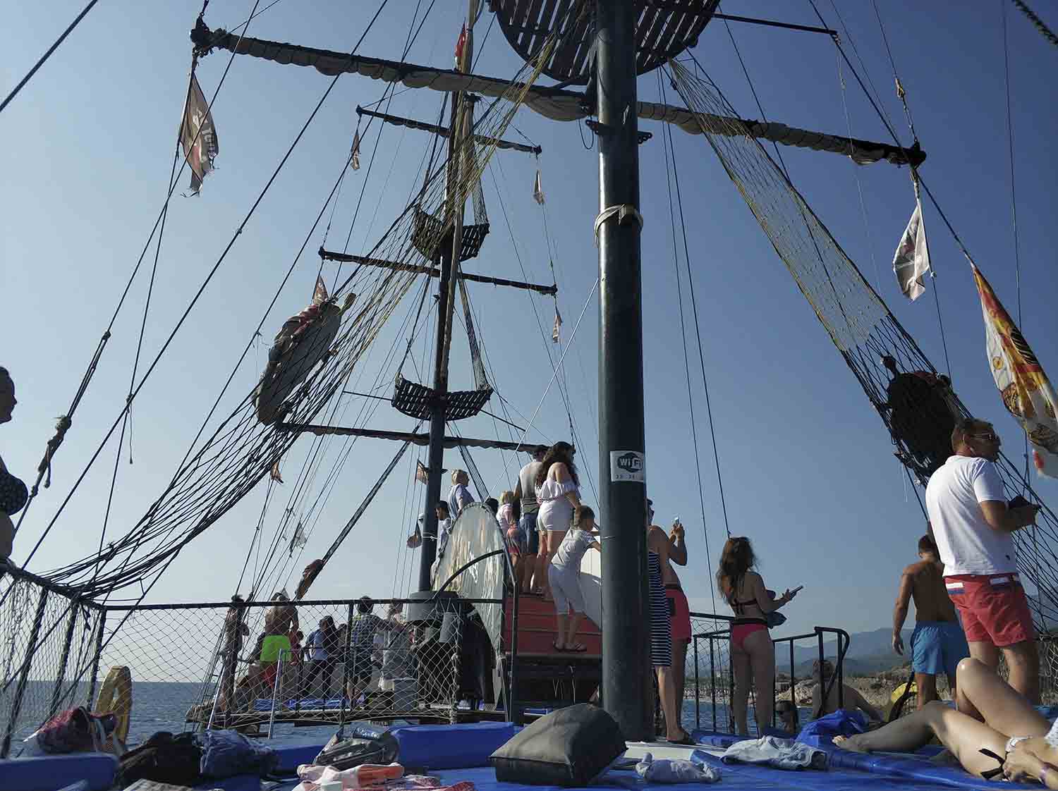 Пиратский корабль в Кемере