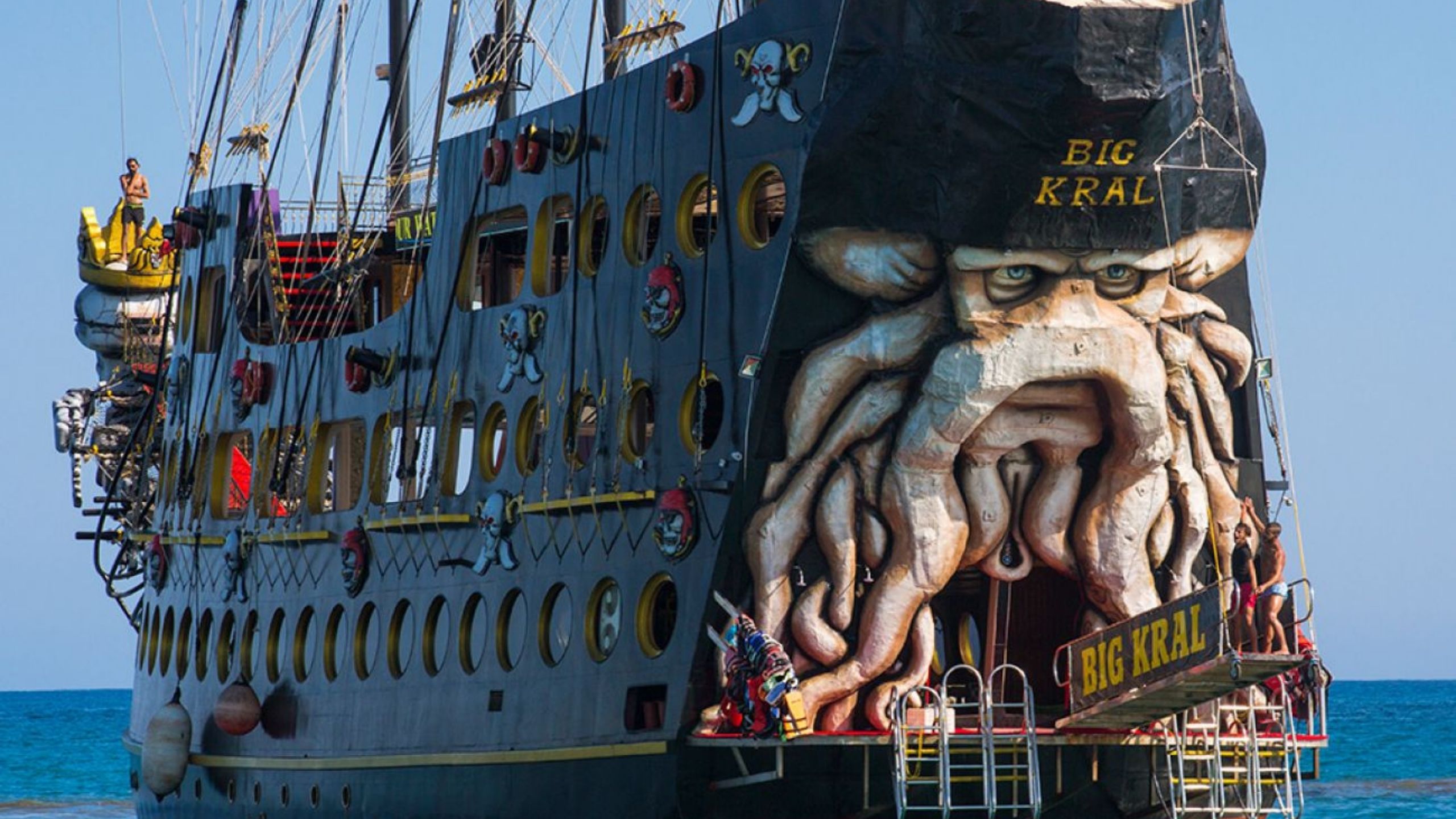 Прогулка на пиратской яхте Big Kral в Сиде Лодочный тур